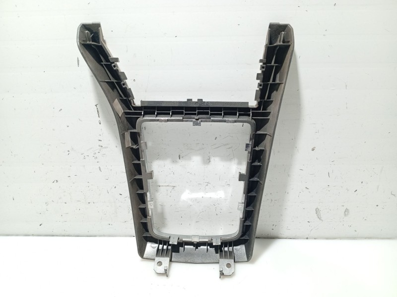 Recambio de moldura para opel astra h (a04) 1.7 cdti (l48) referencia OEM IAM 13116961  331985437