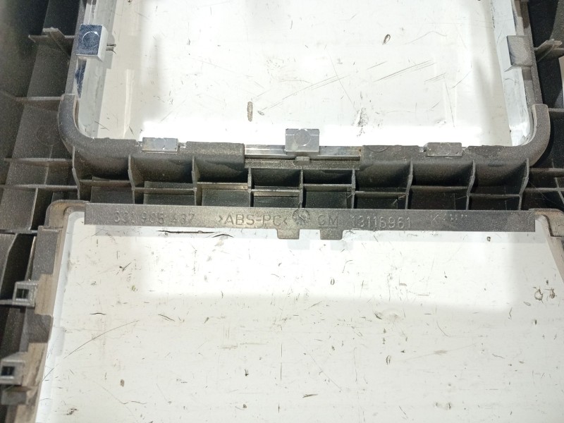 Recambio de moldura para opel astra h (a04) 1.7 cdti (l48) referencia OEM IAM 13116961  331985437