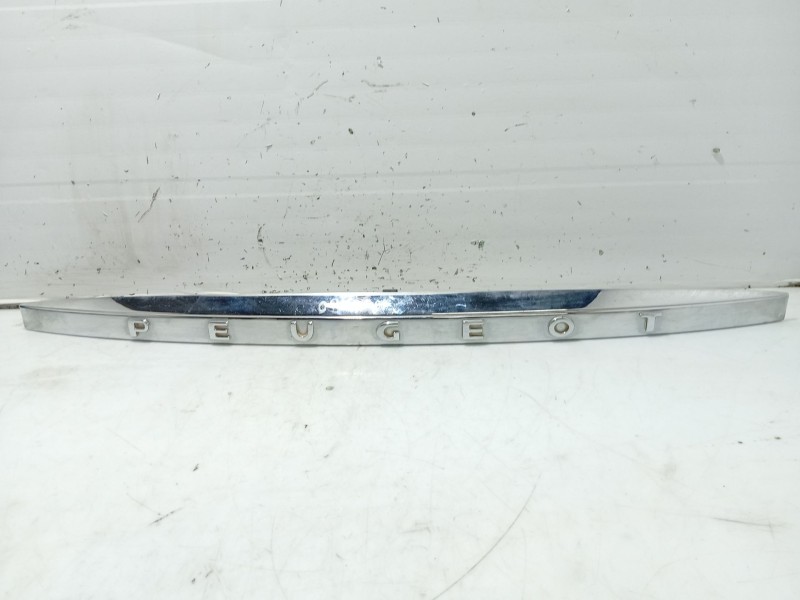 Recambio de moldura para peugeot 407 sw (6e_, 6d_) 2.0 hdi 135 referencia OEM IAM 8742G0  