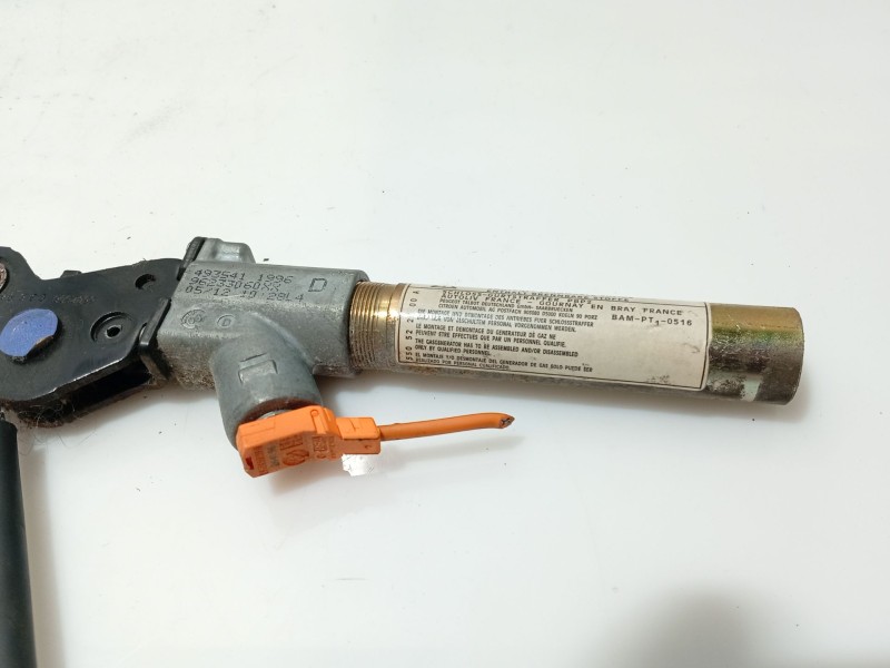 Recambio de enganche cinturon delantero derecho para peugeot 406 berlina (s1/s2) referencia OEM IAM 8972S2  
