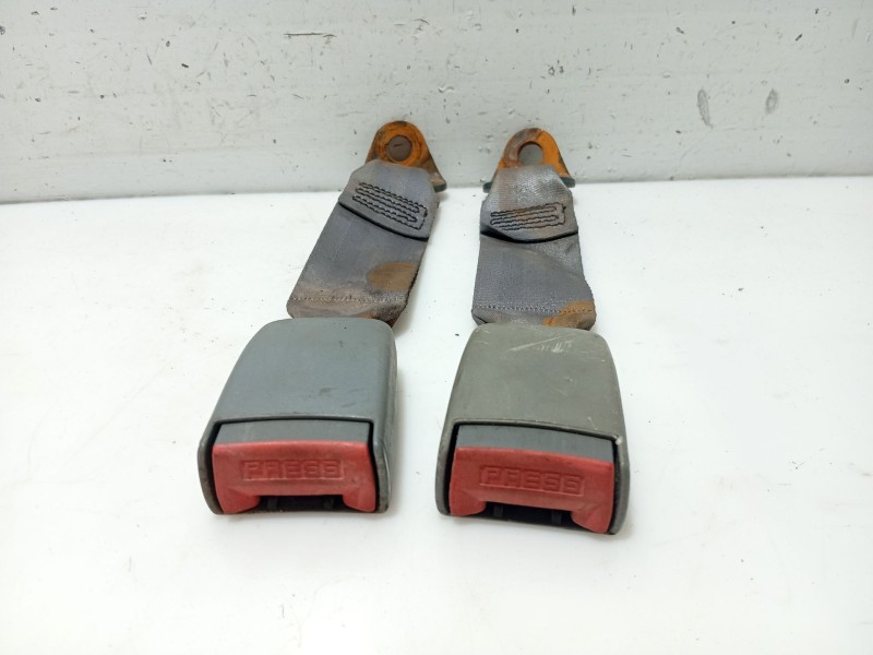 Recambio de enganche cinturon trasero izquierdo para peugeot 406 berlina (s1/s2) referencia OEM IAM 8974CX  