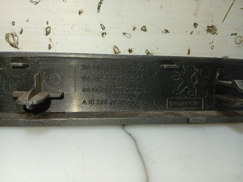 Recambio de moldura para peugeot 407 (6d_) 1.8 (6d6fzb) referencia OEM IAM 9644562777  