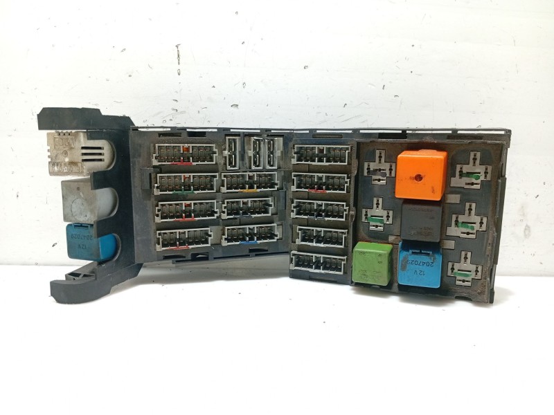 Recambio de caja reles / fusibles para citroën xm berlina 2.1 turbodiesel referencia OEM IAM 6500F5  
