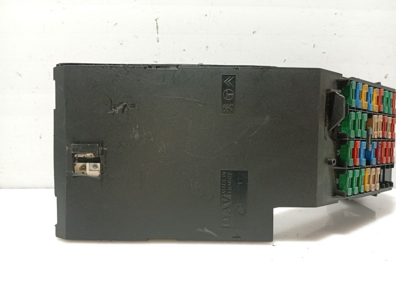 Recambio de caja reles / fusibles para citroën xm berlina 2.1 turbodiesel referencia OEM IAM 6500F5  