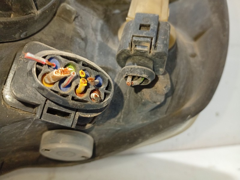 Recambio de faro derecho para seat ibiza ii (6k1) 1.0 i referencia OEM IAM 6K1941044A  