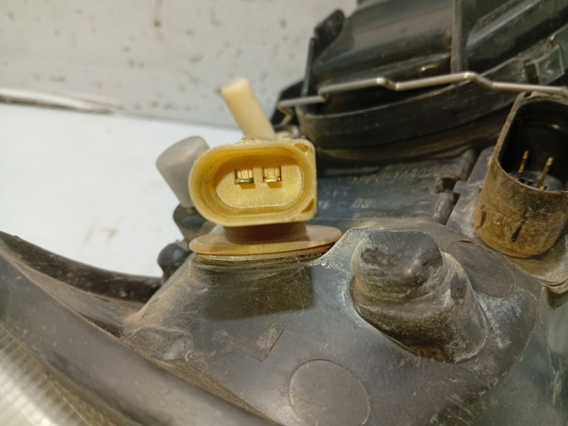 Recambio de faro izquierdo para seat ibiza ii (6k1) 1.0 i referencia OEM IAM 6K1941043A  