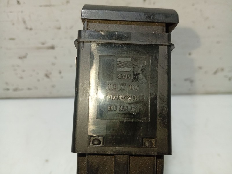 Recambio de interruptor para seat ibiza ii (6k1) 1.0 i referencia OEM IAM   