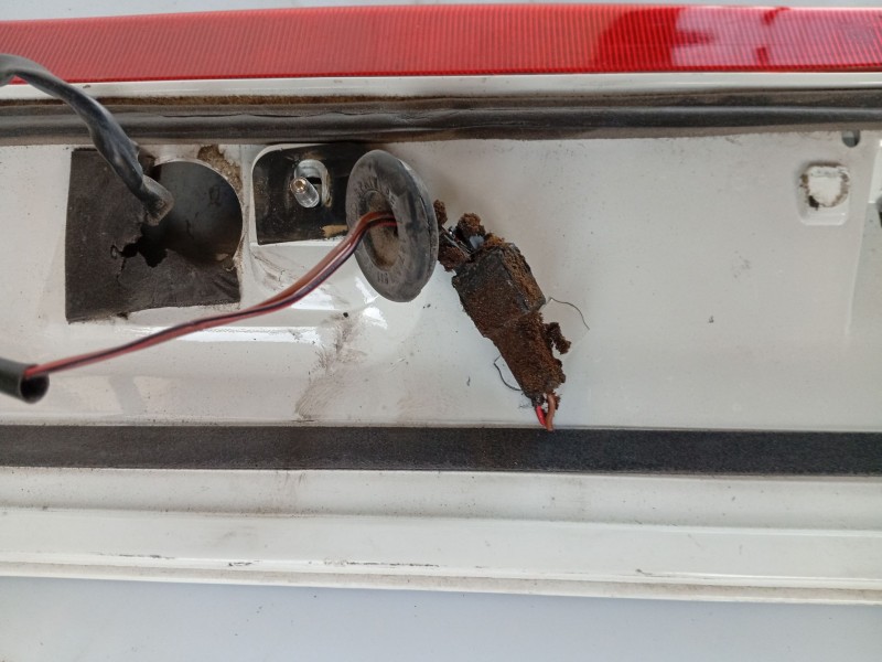 Recambio de aleron trasero para seat ibiza ii (6k1) 1.0 i referencia OEM IAM   