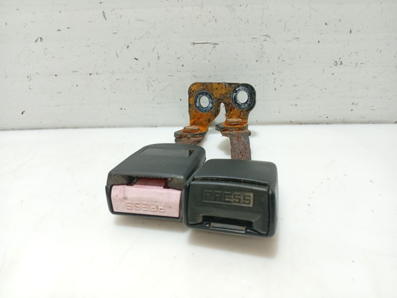 Recambio de enganche cinturon trasero izquierdo para peugeot 607 (s1) básico referencia OEM IAM 8973XE  