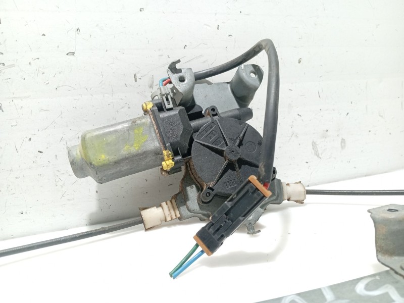 Recambio de elevalunas trasero izquierdo para nissan primera (p11) 2.0 16v referencia OEM IAM 827012F010  