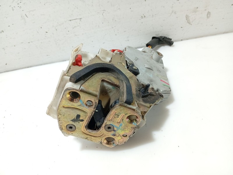 Recambio de cerradura puerta trasera izquierda para nissan primera (p11) 2.0 16v referencia OEM IAM 825039F511  