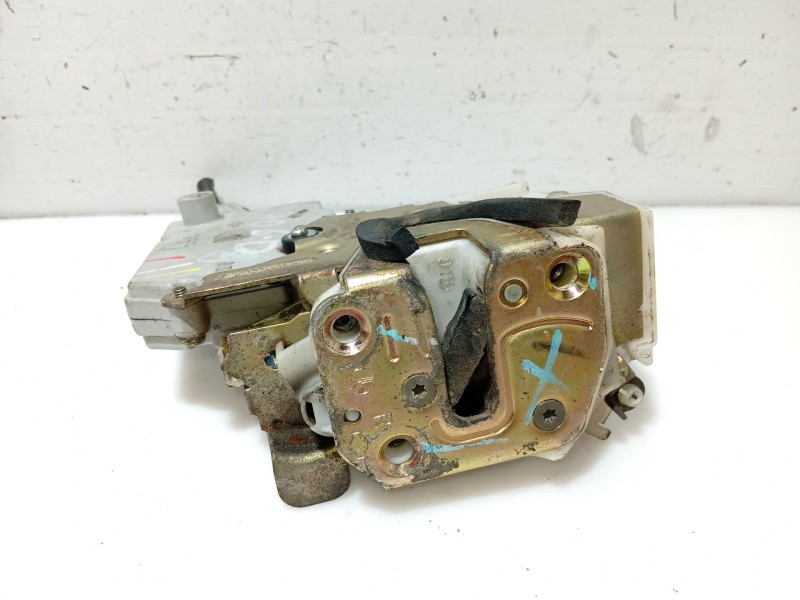 Recambio de cerradura puerta delantera derecha para nissan primera (p11) 2.0 16v referencia OEM IAM 805022F910  