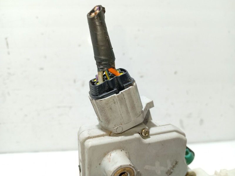 Recambio de cerradura puerta delantera derecha para nissan primera (p11) 2.0 16v referencia OEM IAM 805022F910  