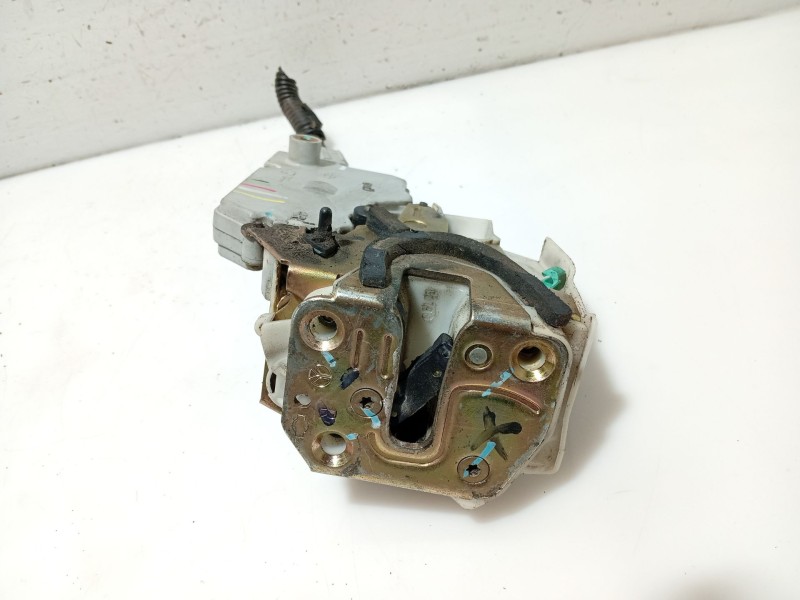 Recambio de cerradura puerta trasera derecha para nissan primera (p11) 2.0 16v referencia OEM IAM 825029F511  