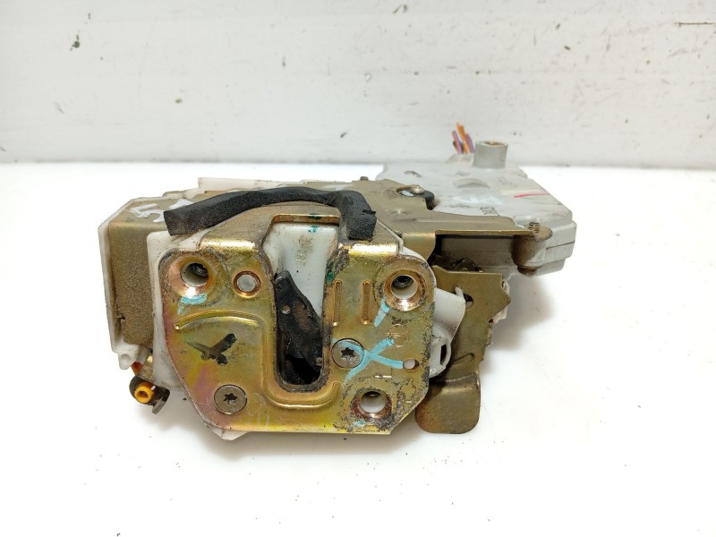 Recambio de cerradura puerta delantera izquierda para nissan primera (p11) 2.0 16v referencia OEM IAM 805032F010  