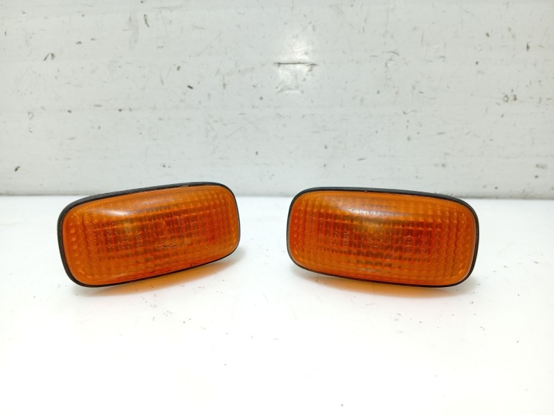 Recambio de piloto lateral izquierdo para nissan primera (p11) 2.0 16v referencia OEM IAM 261609F000 261602F000 