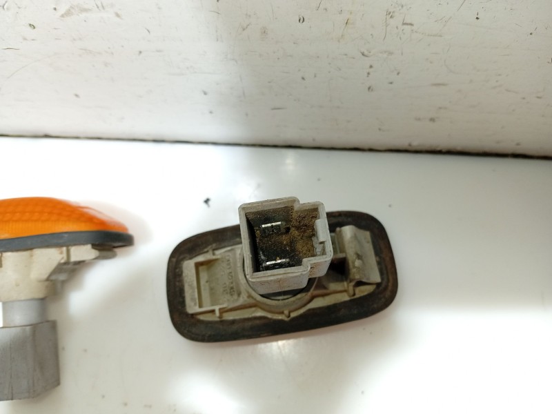 Recambio de piloto lateral izquierdo para nissan primera (p11) 2.0 16v referencia OEM IAM 261609F000 261602F000 