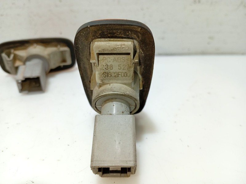 Recambio de piloto lateral izquierdo para nissan primera (p11) 2.0 16v referencia OEM IAM 261609F000 261602F000 