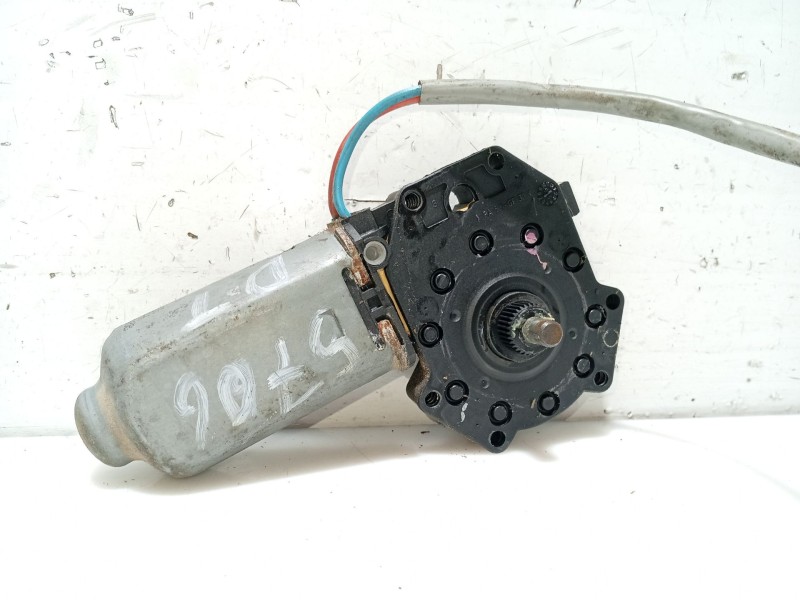 Recambio de motor elevalunas trasero derecho para nissan primera (p11) 2.0 16v referencia OEM IAM 827002F002 827002F010 