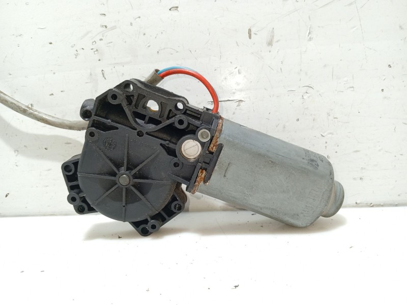 Recambio de motor elevalunas trasero derecho para nissan primera (p11) 2.0 16v referencia OEM IAM 827002F002 827002F010 