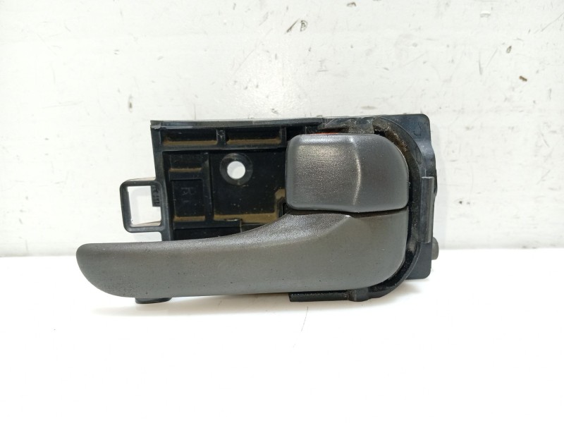 Recambio de maneta interior delantera derecha para nissan primera (p11) 2.0 16v referencia OEM IAM 806702F002  