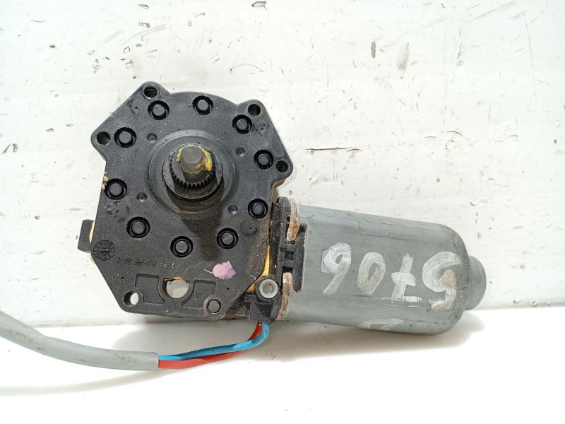 Recambio de motor elevalunas delantero derecho para nissan primera (p11) 2.0 16v referencia OEM IAM 807002F002  