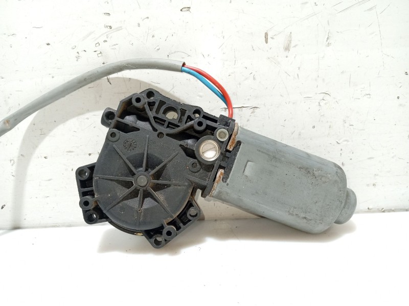 Recambio de motor elevalunas delantero derecho para nissan primera (p11) 2.0 16v referencia OEM IAM 807002F002  