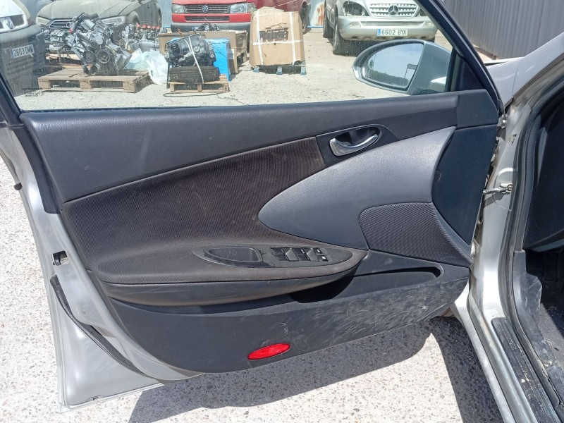 nissan primera hatchback (p12) del año 2004