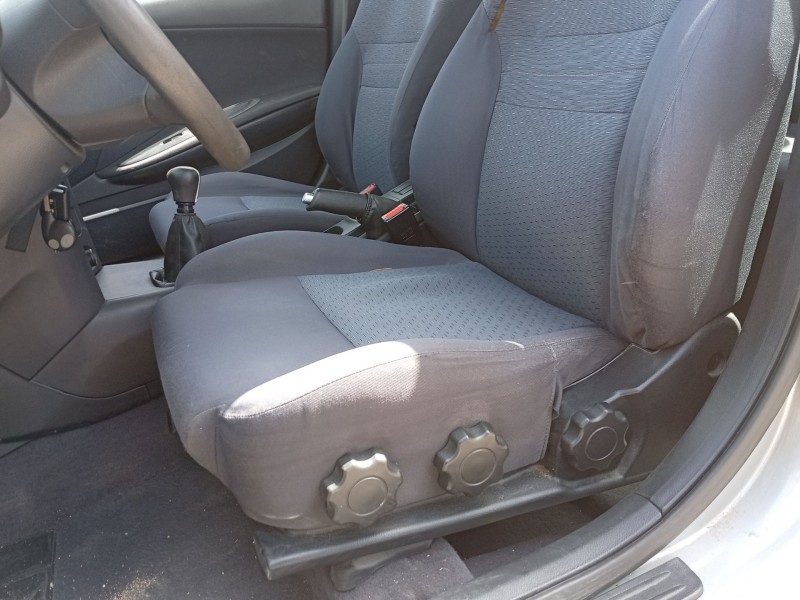 nissan primera hatchback (p12) del año 2004