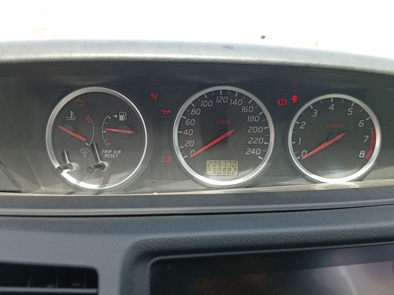 nissan primera hatchback (p12) del año 2004