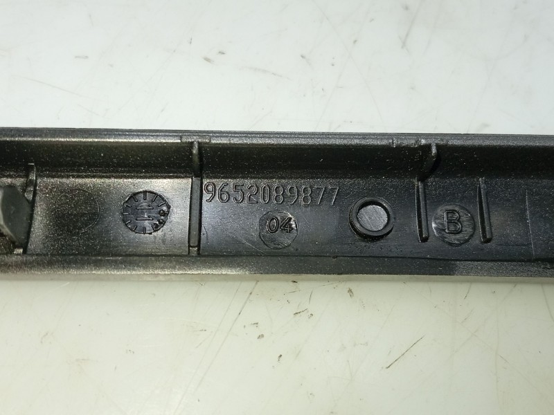 Recambio de moldura para peugeot 207 sw (wk_) 1.6 hdi referencia OEM IAM 9652089877  