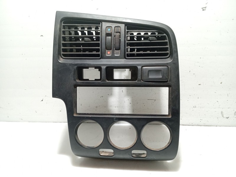 Recambio de moldura para nissan primera (p11) 2.0 16v referencia OEM IAM 682602F900  