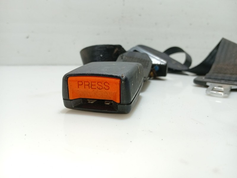 Recambio de enganche cinturon trasero central para nissan primera (p11) 2.0 16v referencia OEM IAM 888342F000  