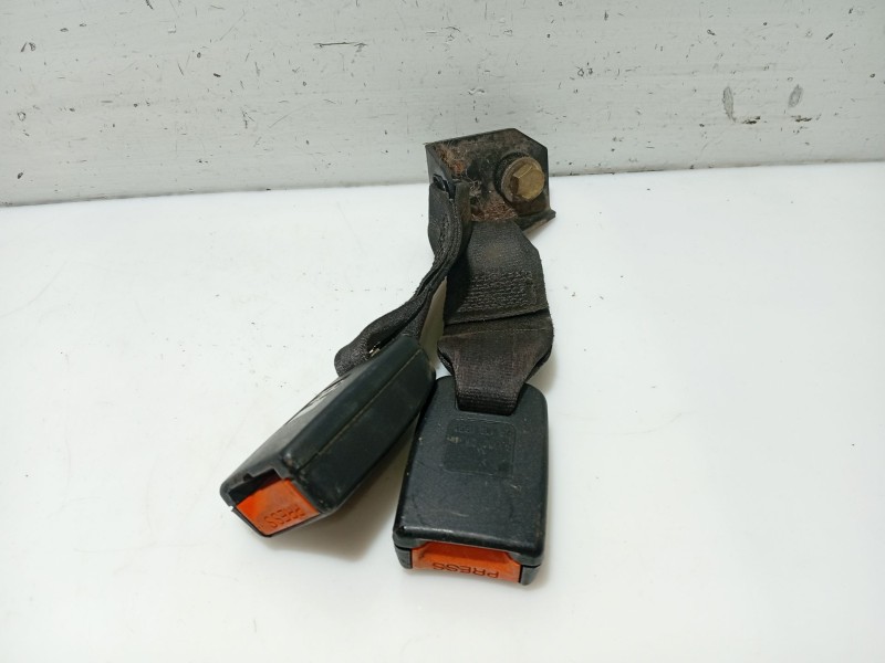 Recambio de enganche cinturon trasero derecho para nissan primera (p11) 2.0 16v referencia OEM IAM 888622F010  