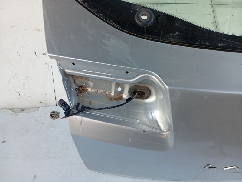 Recambio de porton trasero para renault laguna iii referencia OEM IAM 901000820R  