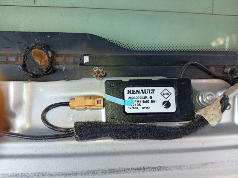 Recambio de porton trasero para renault laguna iii referencia OEM IAM 901000820R  