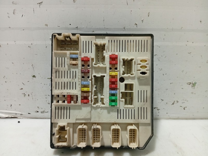 Recambio de caja reles / fusibles para renault laguna iii referencia OEM IAM 3400060800  