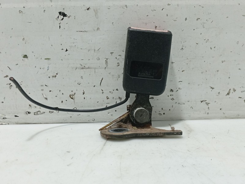 Recambio de anclaje cinturon trasero derecho para renault laguna iii referencia OEM IAM   