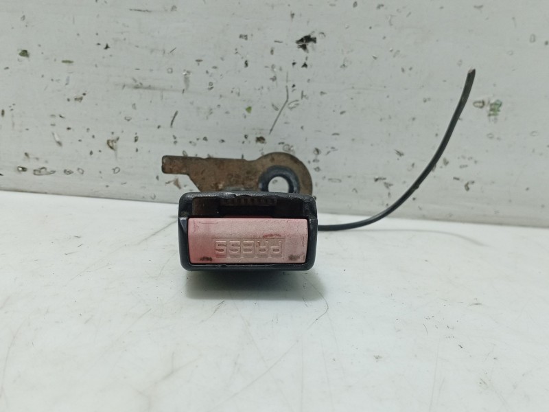 Recambio de anclaje cinturon trasero derecho para renault laguna iii referencia OEM IAM   