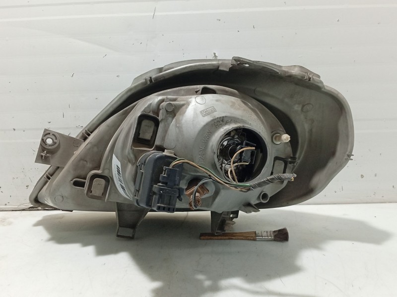 Recambio de faro derecho para nissan primastar autobús (x83) dci 80 referencia OEM IAM 2600000QAD 7700311372 91165720