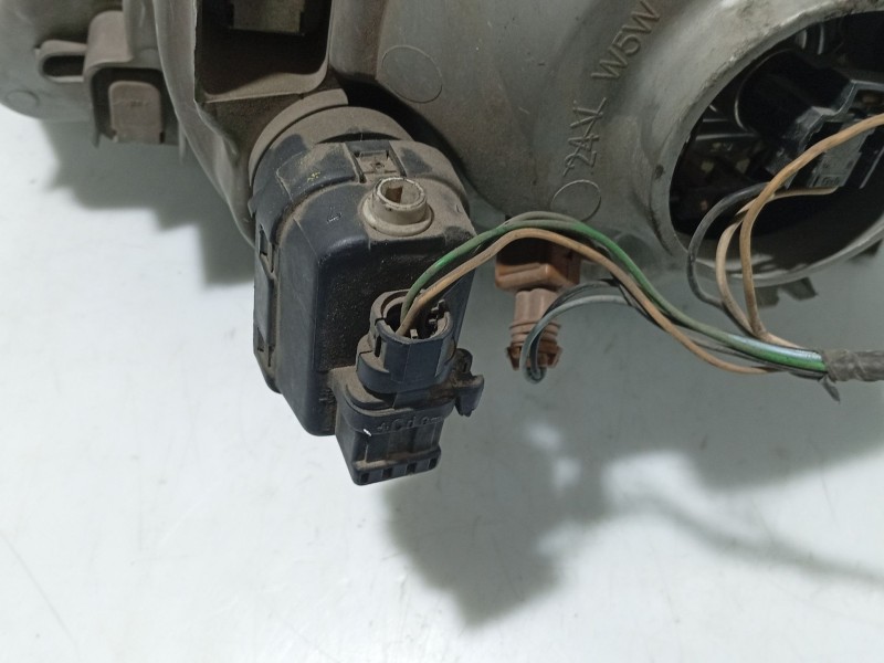 Recambio de faro derecho para nissan primastar autobús (x83) dci 80 referencia OEM IAM 2600000QAD 7700311372 91165720