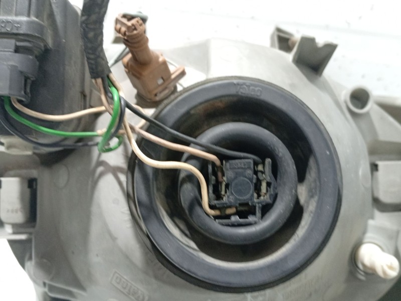 Recambio de faro izquierdo para nissan primastar autobús (x83) dci 80 referencia OEM IAM 2606000QAE 7700311371 91165719