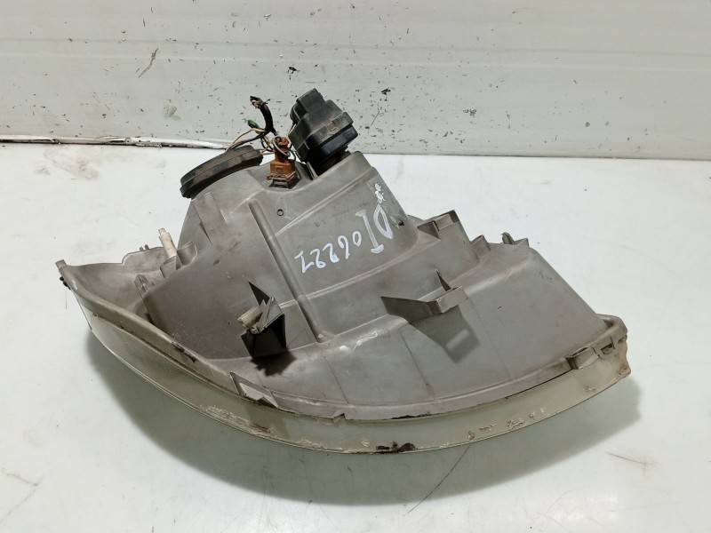 Recambio de faro izquierdo para nissan primastar autobús (x83) dci 80 referencia OEM IAM 2606000QAE 7700311371 91165719