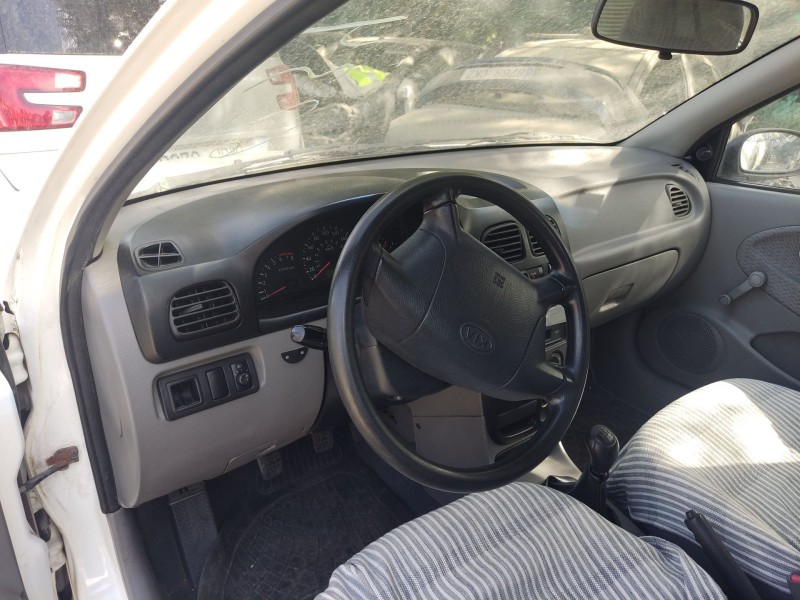 kia rio i hatchback (dc) del año 2002