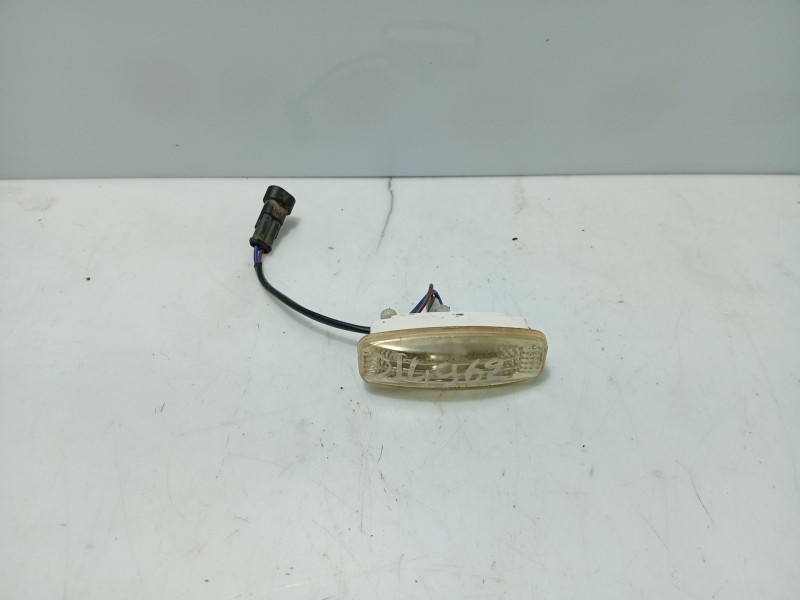 Recambio de piloto lateral izquierdo para volkswagen golf golf 1.6 cl diesel referencia OEM IAM 4962PLI  