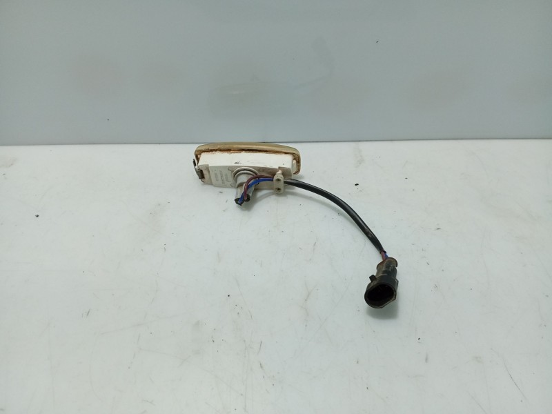 Recambio de piloto lateral izquierdo para volkswagen golf golf 1.6 cl diesel referencia OEM IAM 4962PLI  