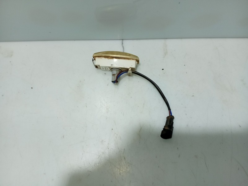 Recambio de piloto lateral izquierdo para volkswagen golf golf 1.6 cl diesel referencia OEM IAM 4962PLI  