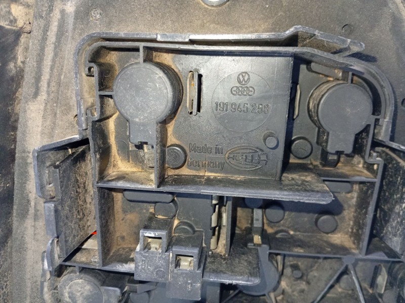 Recambio de piloto trasero derecho para volkswagen golf golf 1.6 cl diesel referencia OEM IAM 191945258  