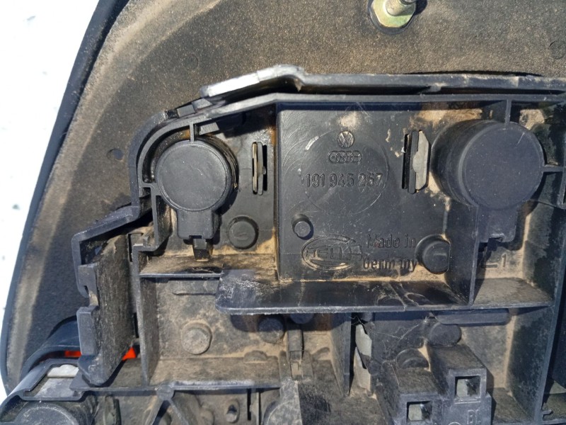 Recambio de piloto trasero izquierdo para volkswagen golf golf 1.6 cl diesel referencia OEM IAM 191945257  