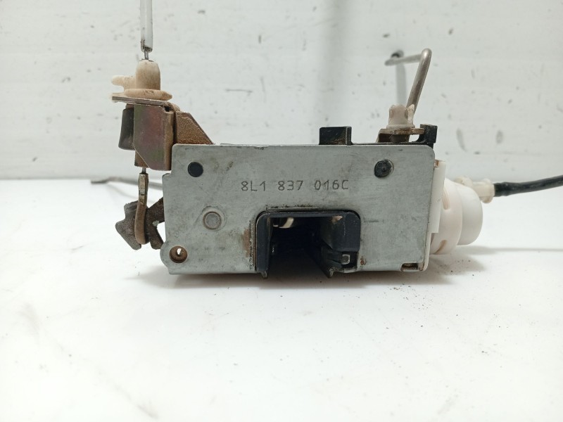Recambio de cerradura puerta delantera derecha para audi a3 (8l1) 1.9 tdi referencia OEM IAM 8L1837016D  